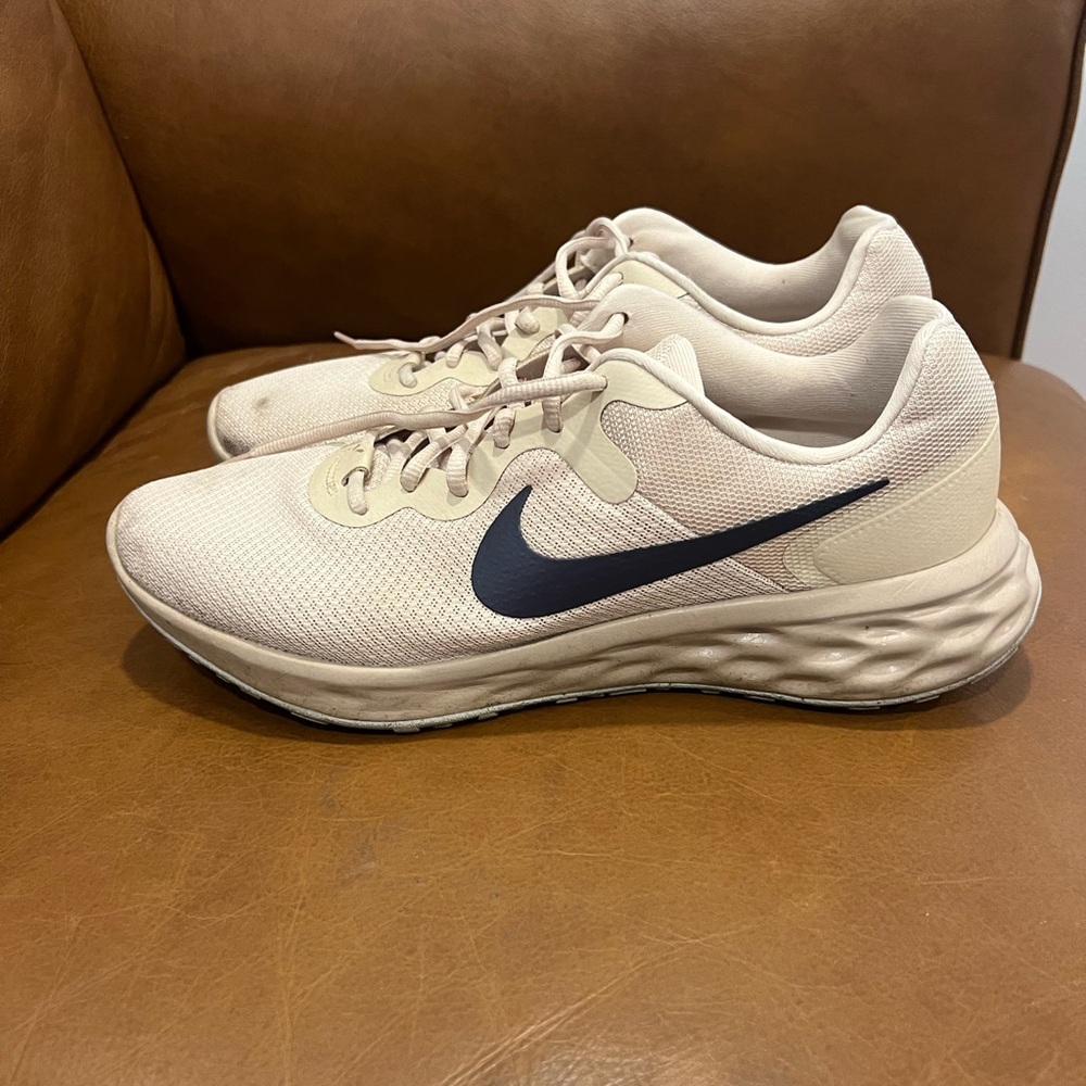 Nike Revolution 6 Next Nature Running Oatmeal, men’s Sz 11